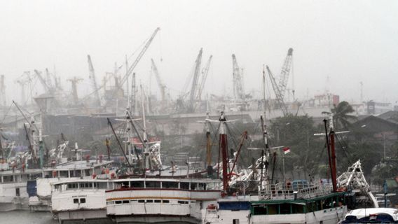 BMKG 天気予報: ジャカルタのいくつかの港で雨が降る