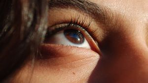 Cara Ampuh Menjaga Kesehatan Mata Usia 40 Tahun ke Atas