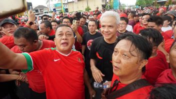 Kunjungi Manado, Ganjar Santap Dodol Minahasa hingga Pisang Goreng Sambal Roa