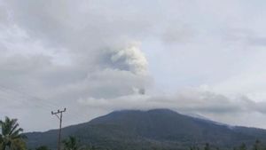 レウォトビ山男性噴火、ムンタカン火山灰1,300メートル