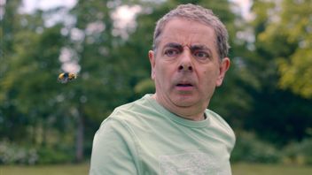 Apart From Mr Bean, Rowan Atkinson Is Still Hilarious In The New Man Vs Bee Trailer
