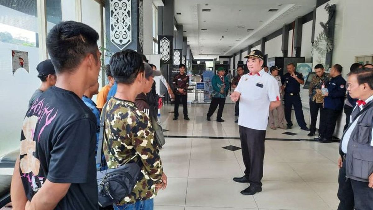 KJRI Kuching マレーシアにおける3,520人の問題を抱えた人々の本国送還を支援