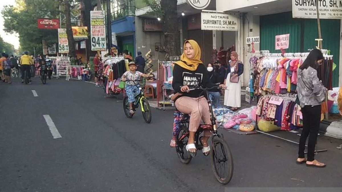 Antusias Tinggi PKL dan Warga di Car Free Day Kudus, Bupati Hartopo Janji Tambah Kuota Lapak Jualan, Tapi...