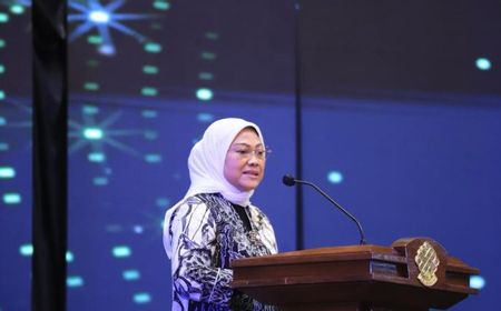 Menaker Ida Fauziyah Anugerahi 15 Gubernur Sebagai Pembina K3 Terbaik