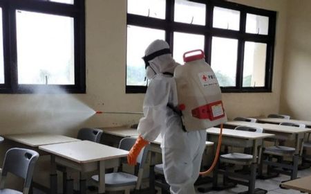 Jakarta Siap Lakukan Pelajaran Tatap Muka, Ruangan sekolah Disemprot Disinfektan