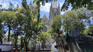  Bersih-bersih Gereja Katedral Jakarta, Pastikan Semua Ruangan Disemprot Disinfektan Usai Misa Tri Hari Suci