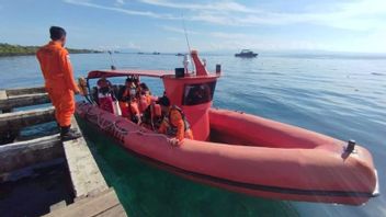 Fishing Using A Fiber Longboat Number 7, 2 Morotai Jaya Residents Lost