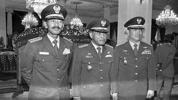 埃迪·苏德拉贾特（Edi Sudradjat）在《今日历史》中由苏哈托总统就任ABRI指挥官，1993年2月19日