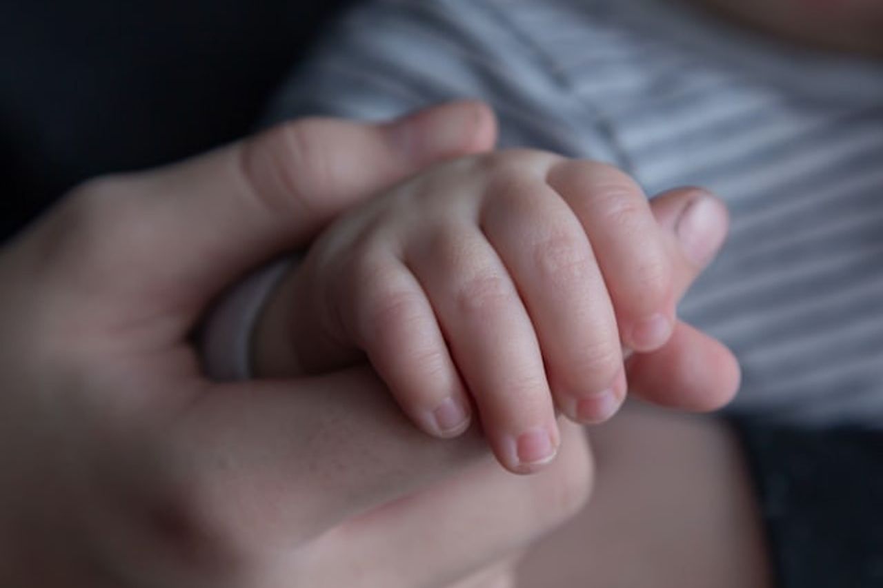 子供たちは皮膚の刺激を経験します、母親がそれを克服する方法は次のとおりです