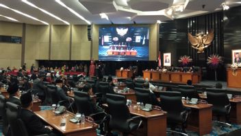 Following Jokowi, DKI DPRD Wants To Trim Draft Regional Regulations