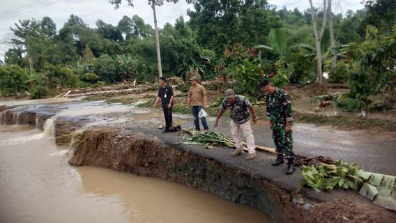 Banjir dan Longsor Terjang Kabupaten Tanggamus, Satu Warga Masih Hilang