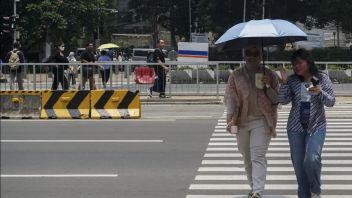 Waspada Risiko Dehidrasi hingga Heatstroke Saat Cuaca Panas Melanda Jakarta