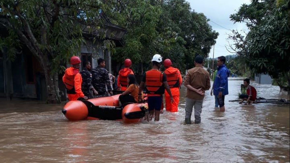 Satu-satunya Akses Darat Menuju Pemkab Natuna Rusak Parah Akibat Banjir