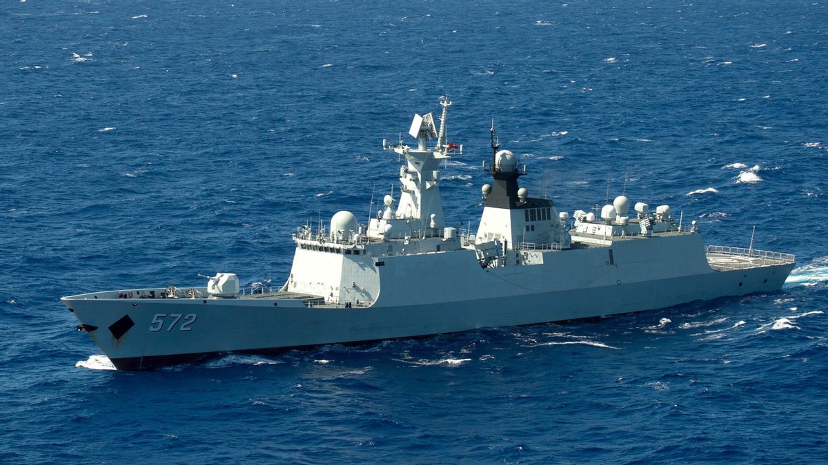 中国和俄罗斯海军在南中国海举行炮击演习