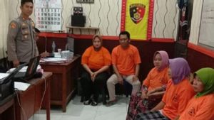 Tersulut Isi Pelakor yang Ternyata Hoaks, 7 Perempuan Keroyok Pedagang Teh Manis di Pelabuhan Bangkalan