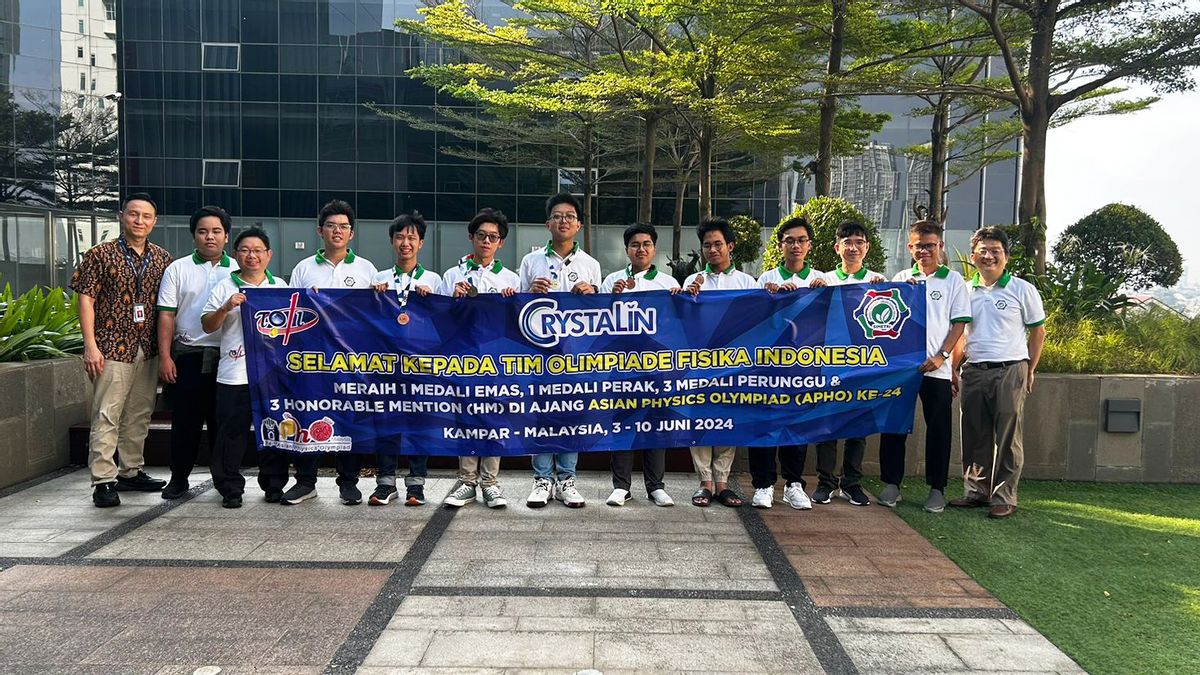 تهانينا! حصل فريق أولمبياد الفيزياء الآسيوي الإندونيسي لعام 2024 على صندوق تطوير بقيمة 100 مليون روبية