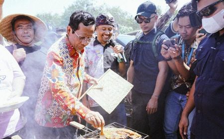 Temui Dermaga Berbahan Bambu di Jakut, Mahfud MD Ingatkan Lagi Jaminan Kesejahteraan Nelayan