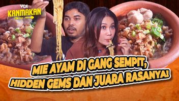 Cinta Pada Suapan Pertama di Mi Ayam Coet Pakansari