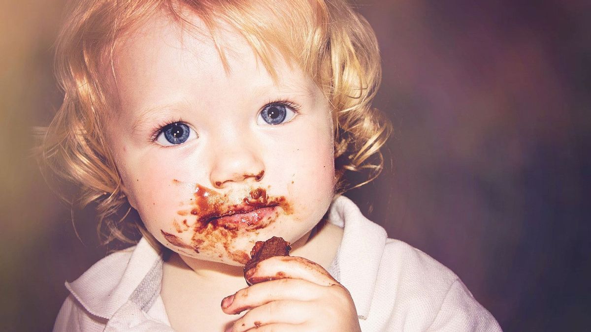 A quel âge un enfant peut manger du chocolat? Voyez ici