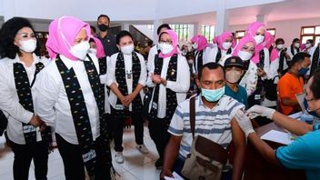 Mrs. Iriana And The Wives Of The Ministers See The COVID-19 Vaccination Of West Manggarai: Hope Everyone Is Healthy