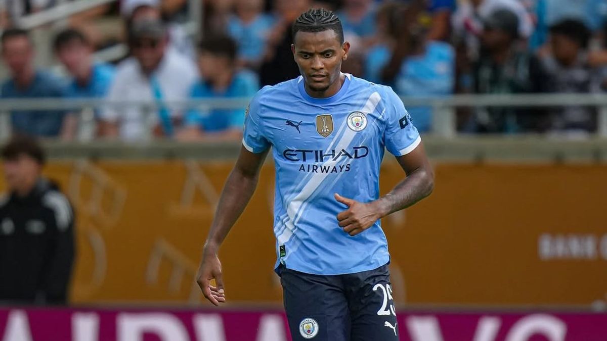Crystal Palace Incar Manuel Akanji dan Yeremy Pino