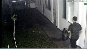 Kompolnas Ketahui Isi Kresek Hitam yang Dibuang Diplomat Kemenlu