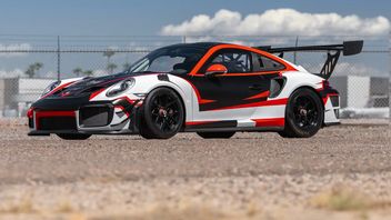 保时捷GT2赛车 拥有 F1 冠军Max Verstappen 出售