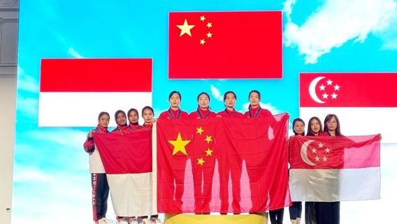 L’équipe de police a obtenu le deuxième rang d’Asie pour Skydcing en salle 2004 à Macao, en Chine