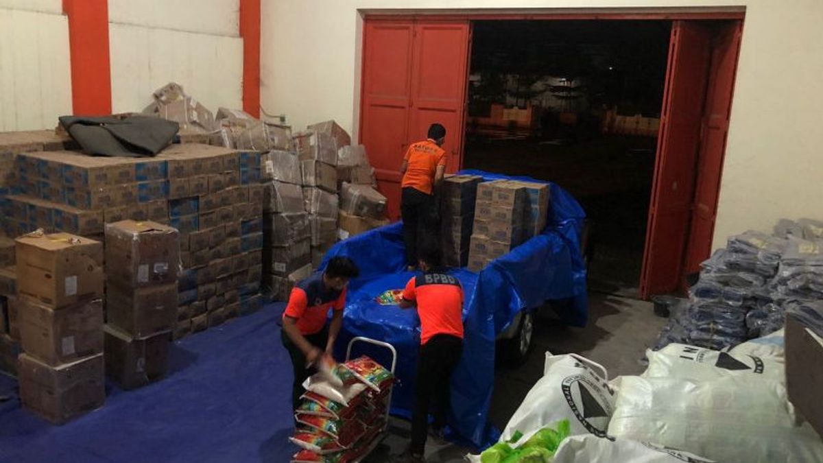 Melalui BPBD Sulsel, Pemprov Sulsel Salurkan Bantuan untuk Korban Puting Beliung di Soppeng