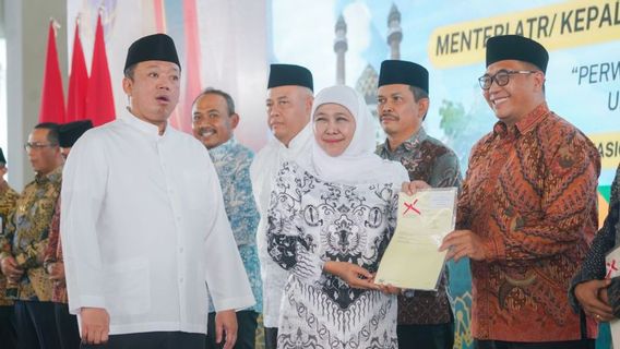 Khofifah: Sertifikasi Wakaf dan Tempat Ibadah di Jatim Tekan Konflik Agraria