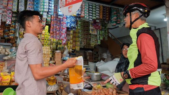 Early In The Morning, Ganjar Pranowo Blusukan, Semarang Traditional Market, Traders Said That Minya Kita's Stocks Had Been Empty For A Long Time