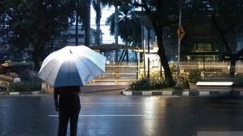 BMKG：今天的天气 雅加达的五个地区预计白天会下雨