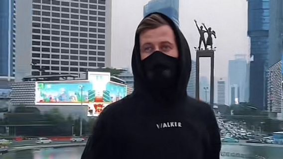 Alan Walker Jalan-jalan di Bundaran HI, Pakaian yang Dikenakan Jadi Sorotan