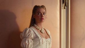 Terinspirasi dari Tren TikTok, Ini Makeup Merona Margot Robbie di Wuthering Heights