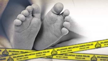 Petugas Sudin LH Temukan Jasad Bayi Tersangkut Sampah di Kali Kebon Jeruk