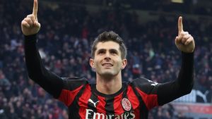 Pulisic dan Nkunku Bawa AC Milan ke Puncak Usai Kalahkan Verona
