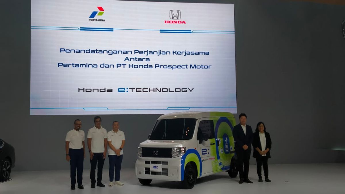 Collaborating With Pertamina, Honda Provides A Car Unit For Electric Vehicle Research Needs