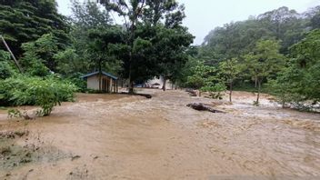 غامبونغ ميوناسه وغيونتيوت في آتشيه بيسار غارقان في الفيضانات، لا إصابات