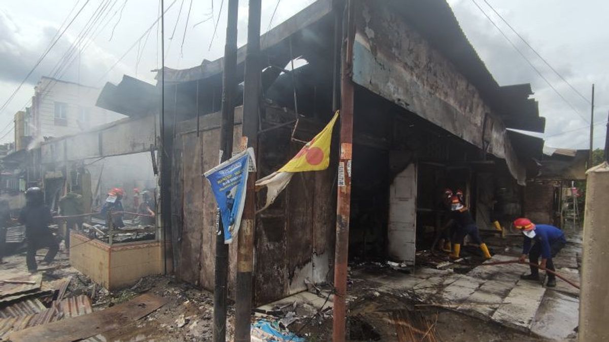 Complexe Commercial à Simpang Bombat Palembang Incendié, Le Feu Brûle Toujours 6 Voitures Damkar Déployées