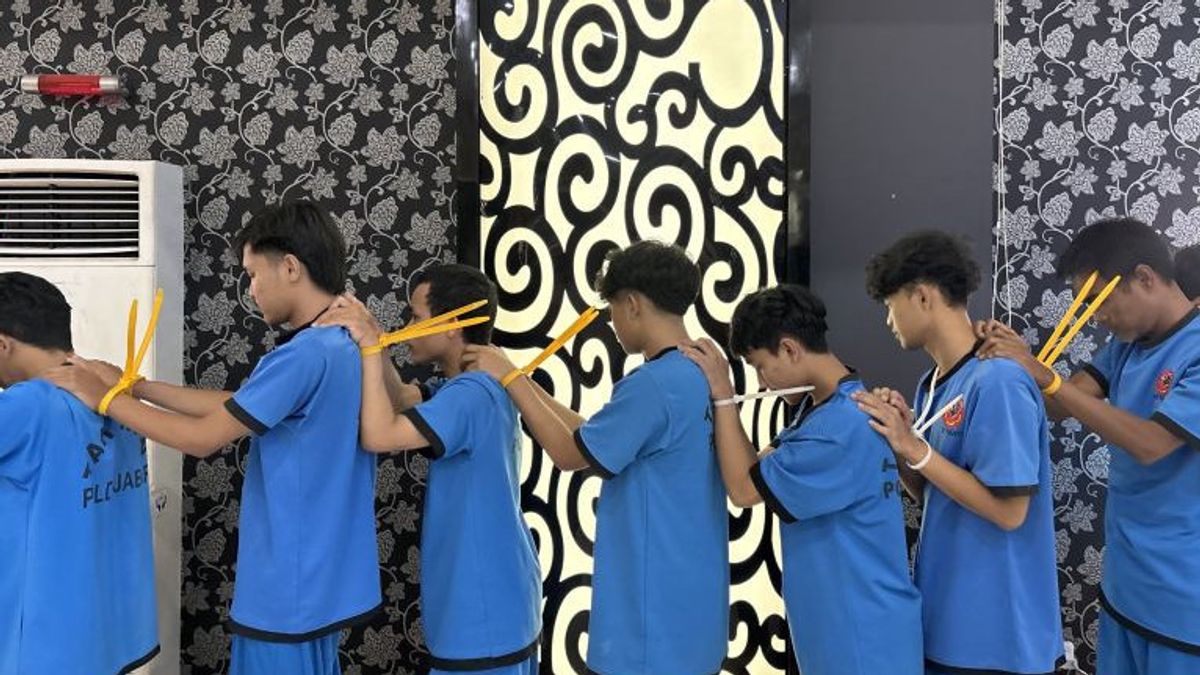 جاكرتا - حددت شرطة جاوة الغربية الإقليمية أسماء 42 مشتبها بهم في مظاهرات الشغب في باندونغ