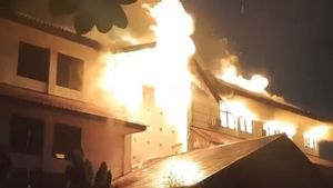 Gedung PWRI Jaksel Terbakar, 22 Damkar Diterjunkan