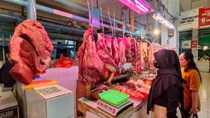 Jelang Imlek, Harga Cabai hingga Daging Sapi di Pasar Santa Merangkak Naik