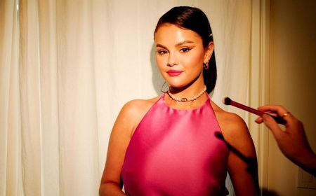 Potret Selena Gomez Rayakan Ulang Tahun ke-31 Bertema Barbie