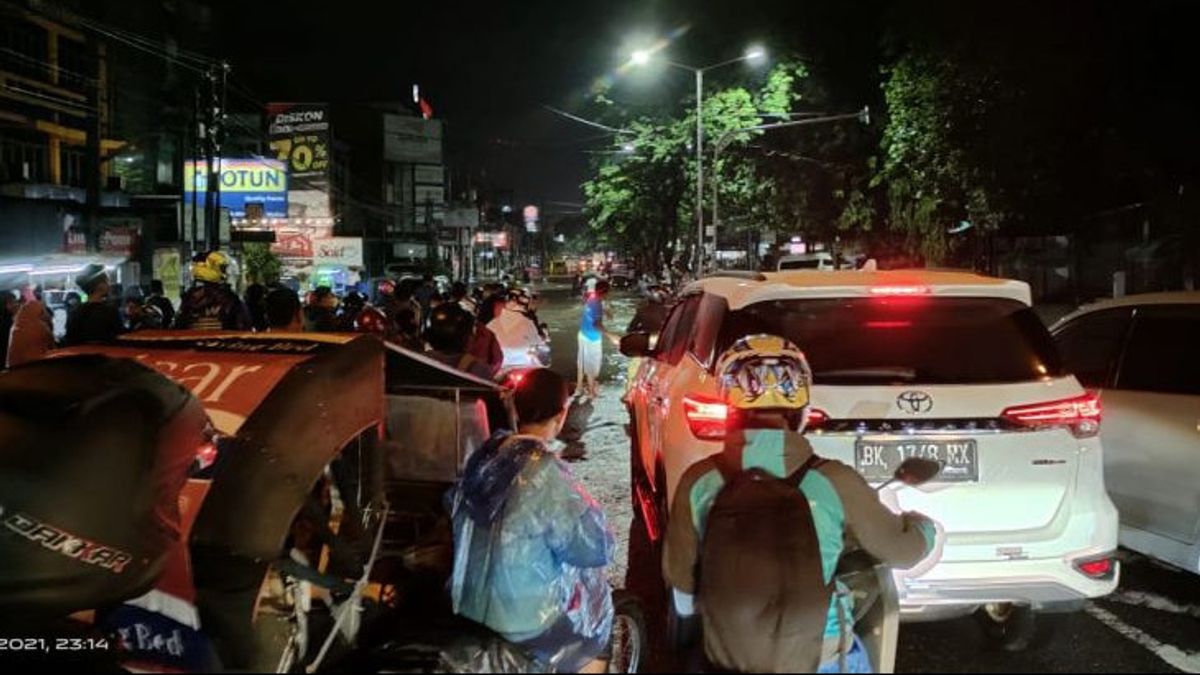 Kisah Persatuan Wartawan Indonesia dan JKW Terjang Banjir di Medan
