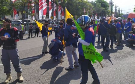 Demo Tolak UU Cipta Kerja Berlanjut, Massa Besok Gelar Aksi di Gedung Grahadi Surabaya