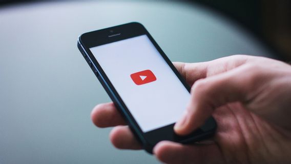 Google publie des publicités politiques utilisant du contenu AI sur YouTube