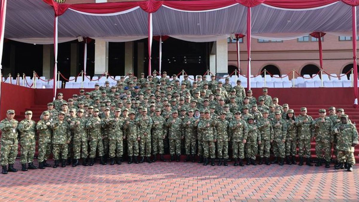 Prabowo Gives An Anti-Corruption Message During Cabinet Briefing At Akmil Magelang