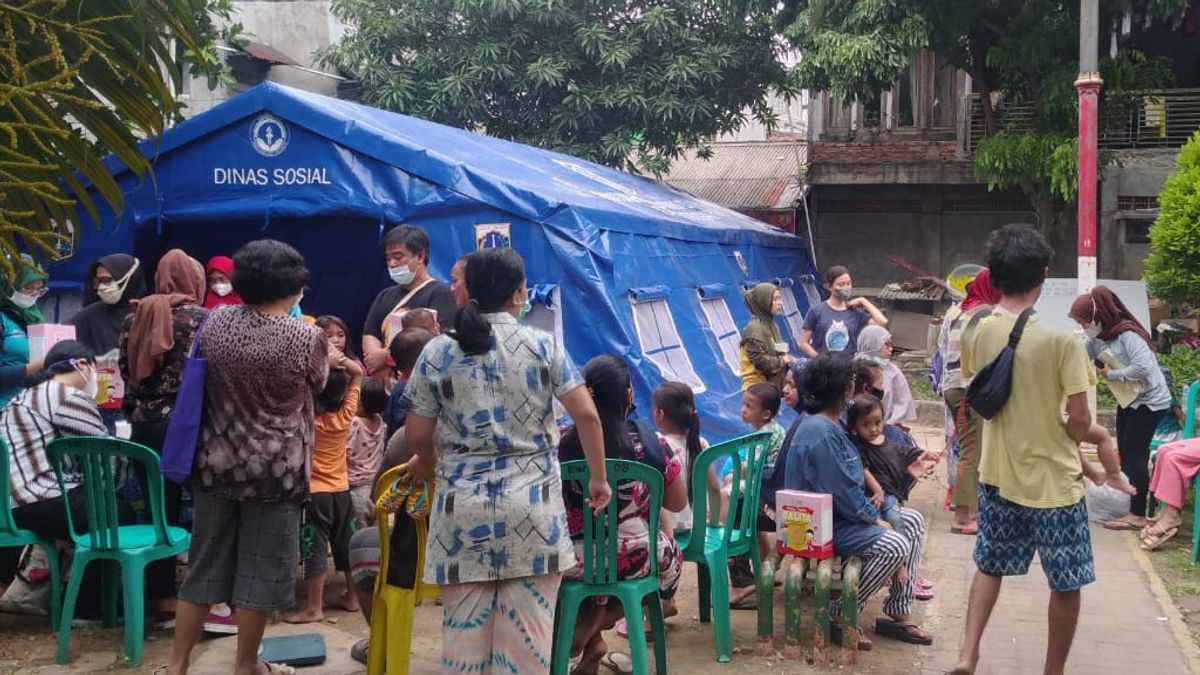 Warga di Tenda Pengungsian Korban Kebakaran Pasar Gaplok Kesulitan Air Bersih