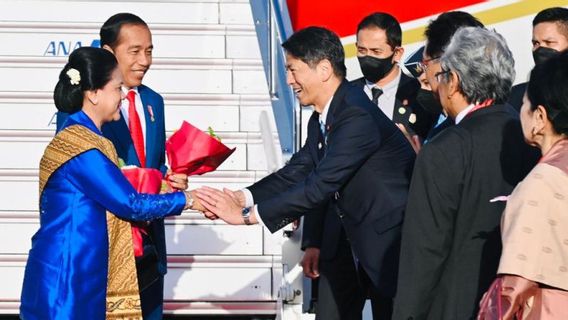 Tempuh 6 Jam Penerbangan untuk Hadiri KTT G7, Cuaca Cerah Sambut Kedatangan Jokowi di Jepang 
