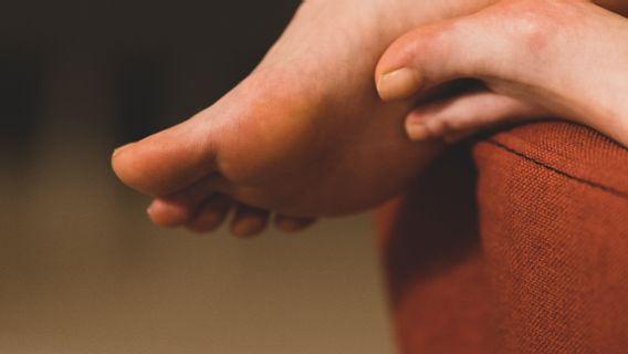 Kenapa Kulit Kaki Mengelupas? Kenali Penyebab dan Cara Mengobatinya 